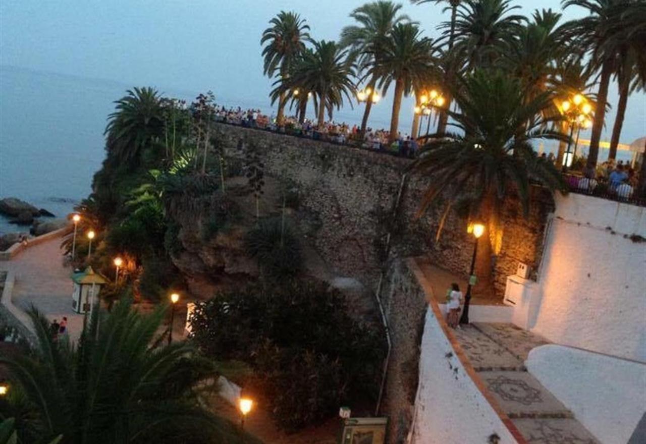 Valparaiso - Burriana Beach Nerja Exterior photo